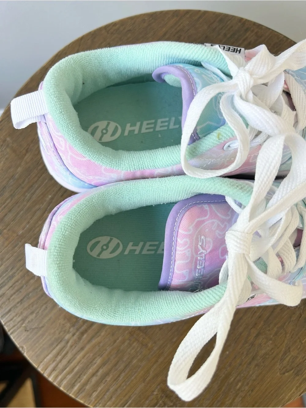 Heelys girls sneakers with interchangeable wheel in heel